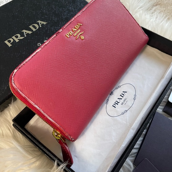 Prada Wallet - Picture 4 of 8